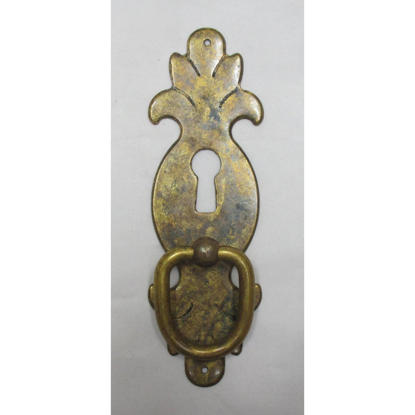 Schlüsselschild mit Griff senkrecht aus Messing Biedermeier patiniert, 35 x115mm