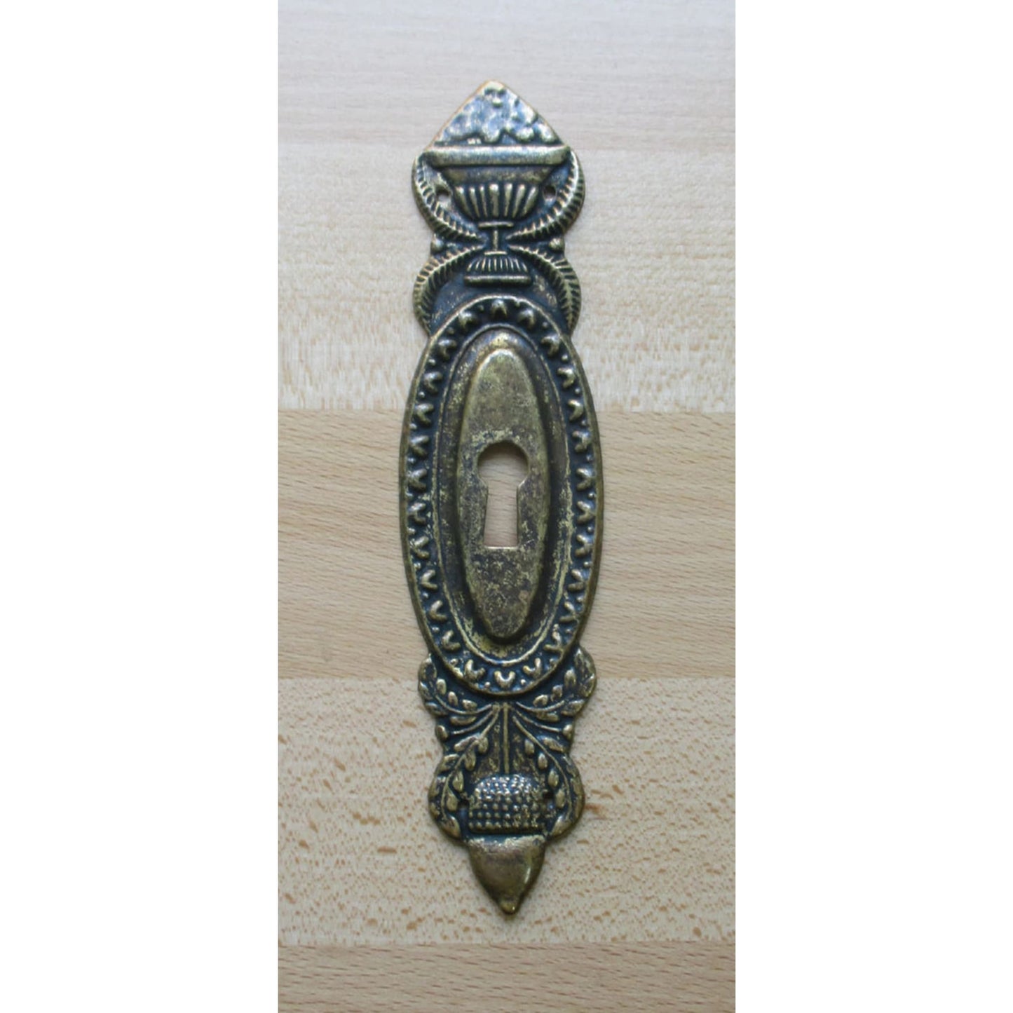 Schlüsselschild senkrecht aus Messing Biedermeier patiniert, 164x40 mm