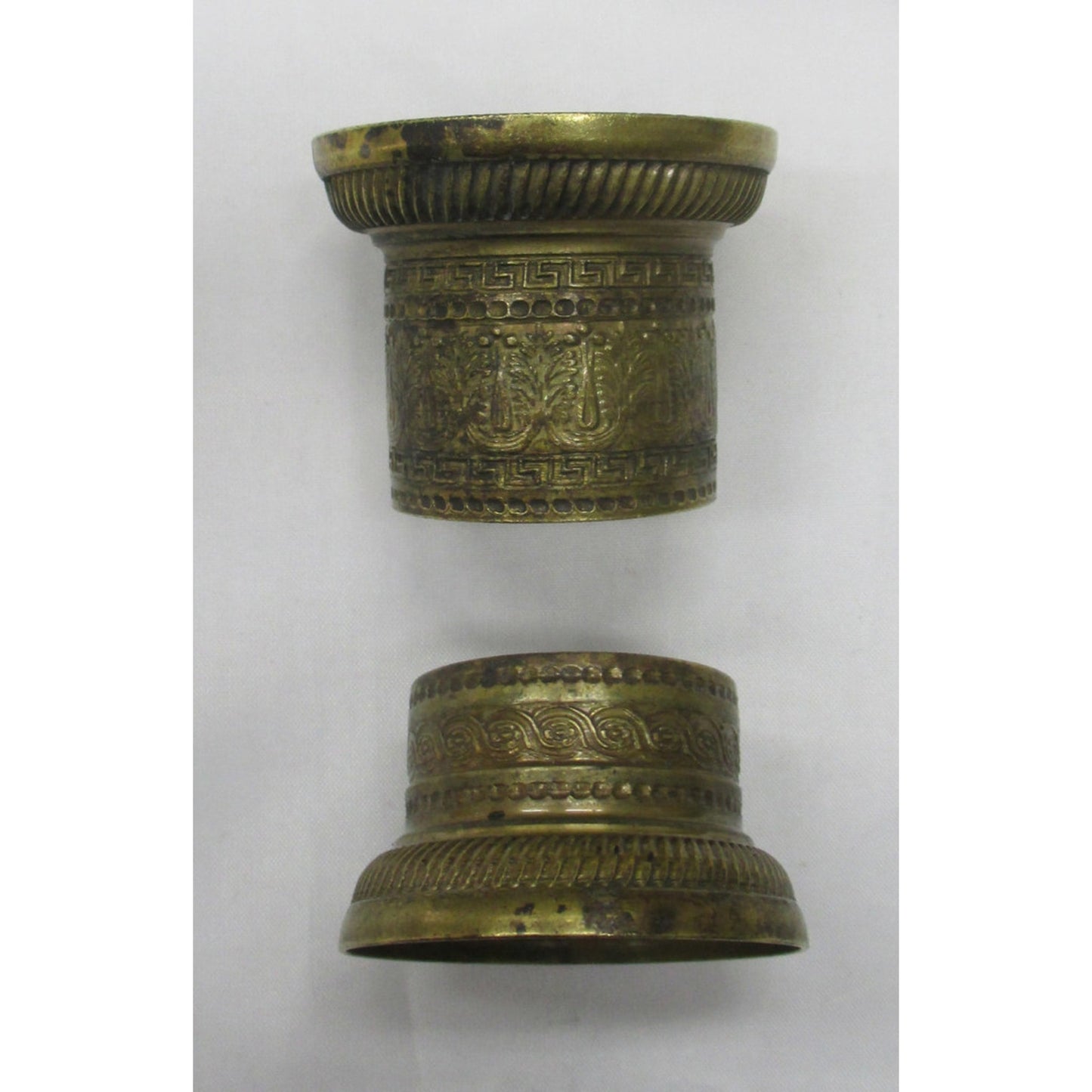 Kapitelle aus Messing patiniert, Innendurchmesser 31 mm