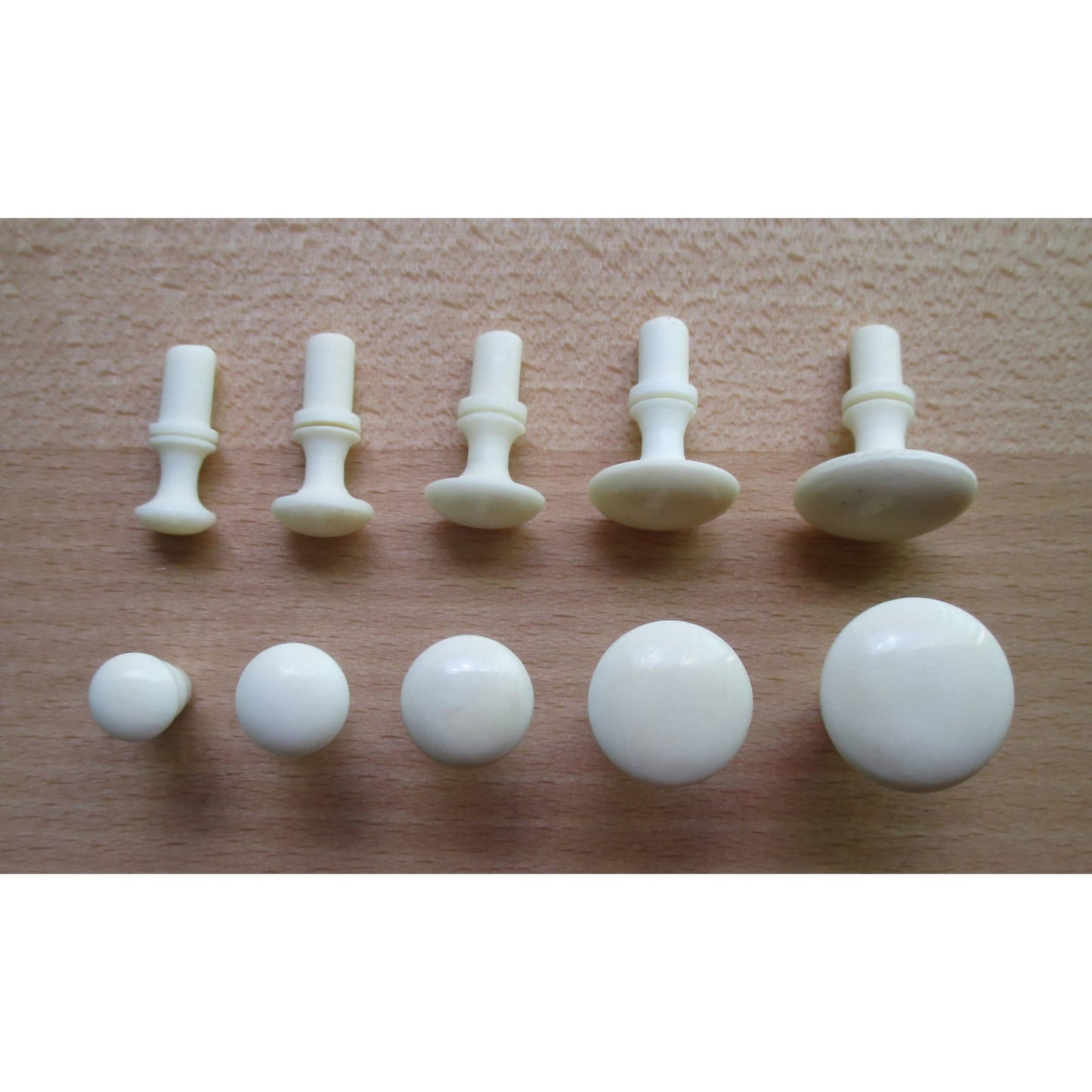 Handgefertigter Knopf aus weißem Tierknochen Louis-Philippe Biedermeier