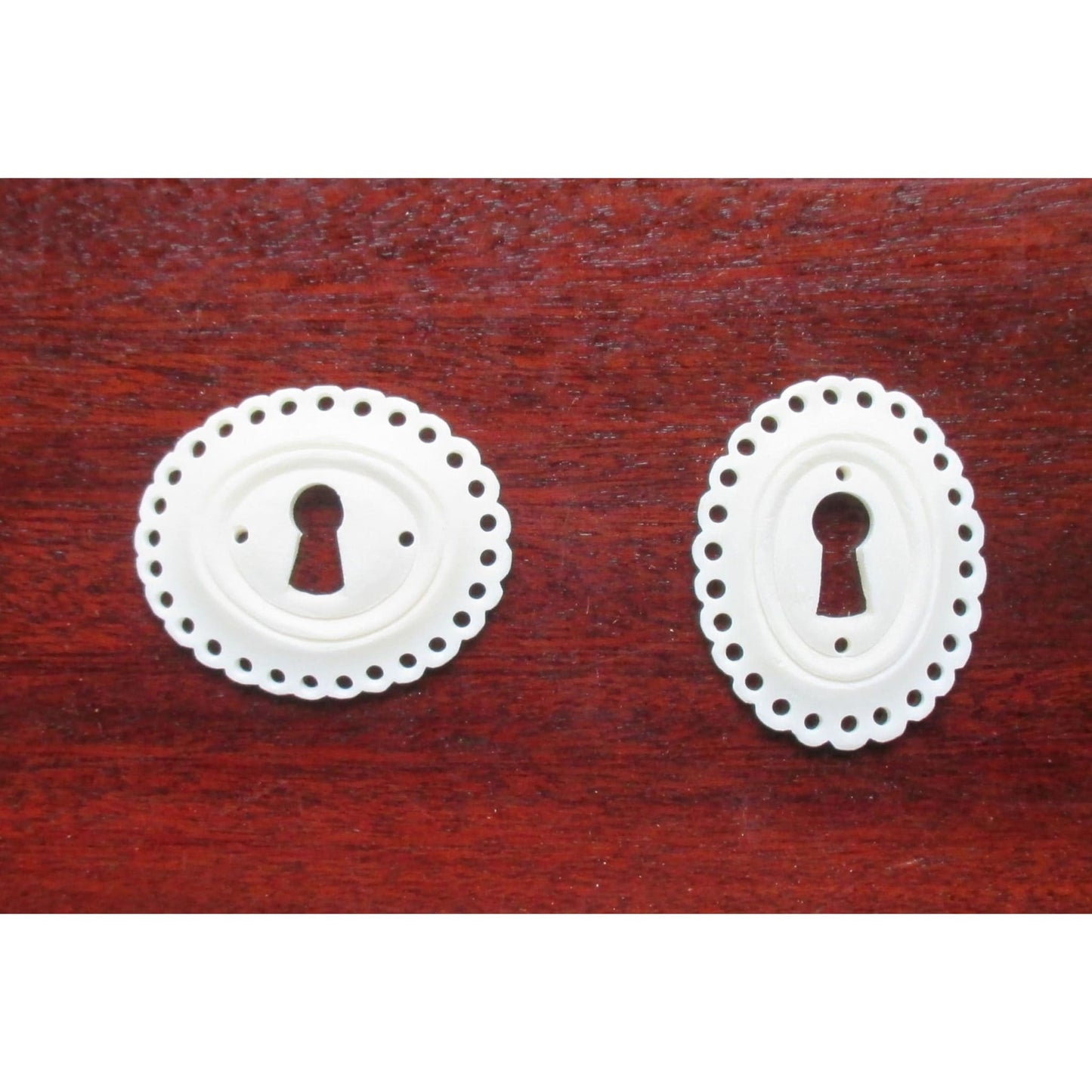 Handgefertigtes Schlüsselschild aus weißem Tierknochen