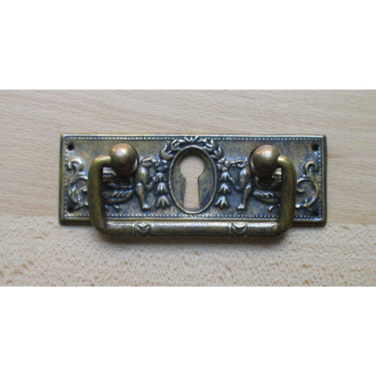 Schlüsselschild mit Griff waagerecht aus Messing Jugendstil patiniert, 97x33 mm