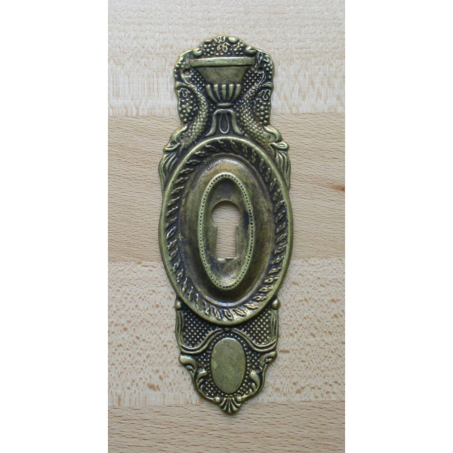 Schlüsselschild senkrecht aus Messing Biedermeier patiniert, 136x49 mm